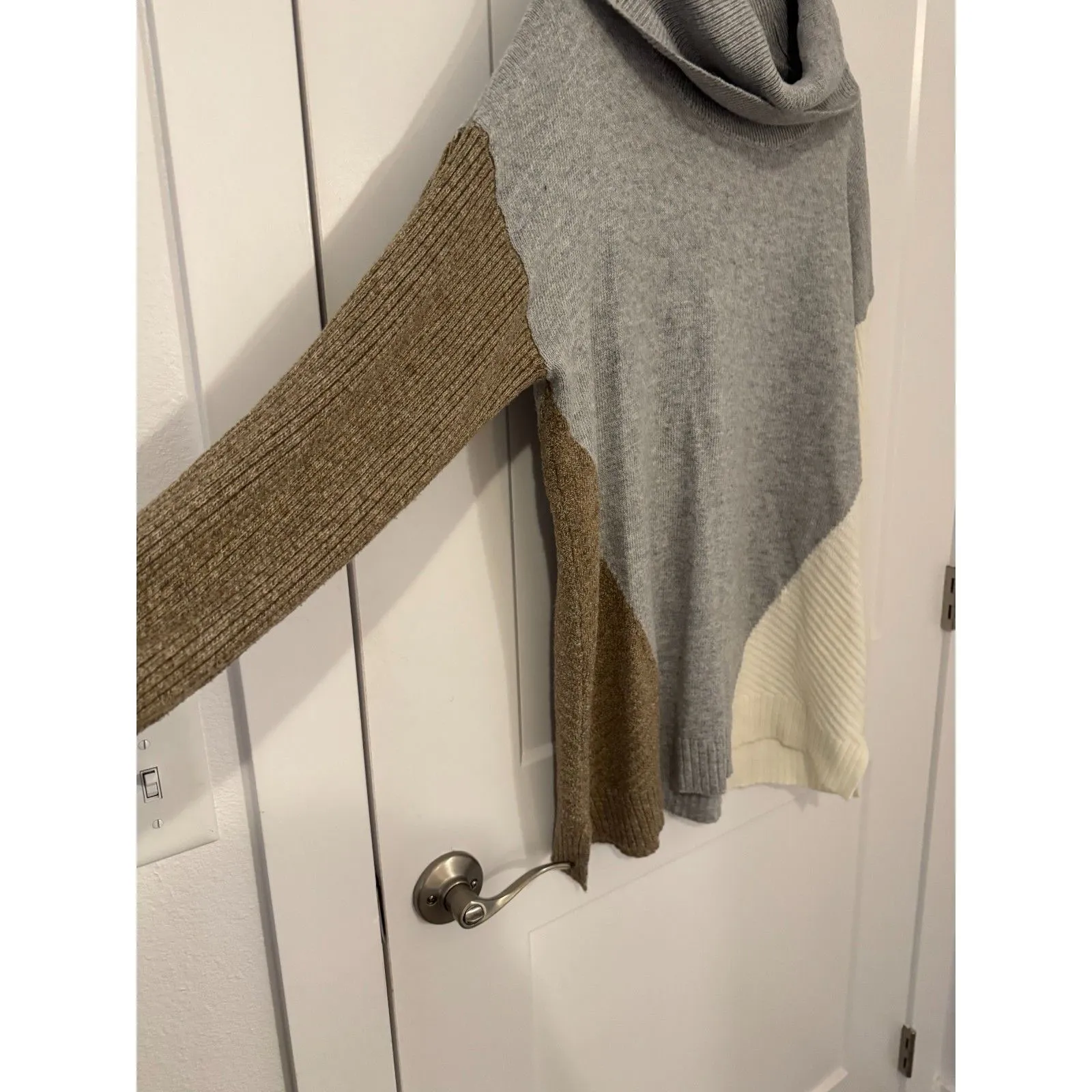 Maurices Sweater – Size Large - Image 2
