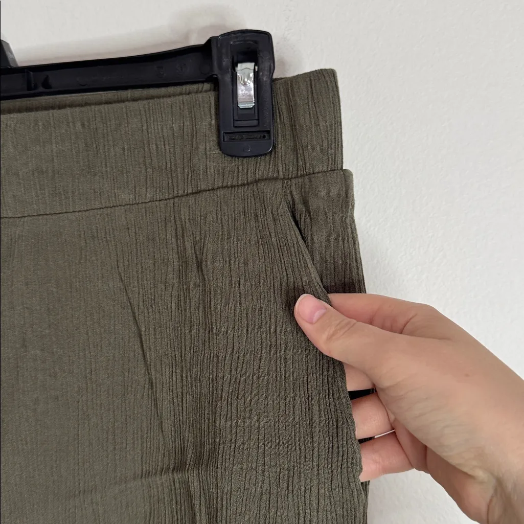 Abound High Waist Textured/Gauze/Crinkled Fabric Relaxed  Shorts Olive size L - Image 3