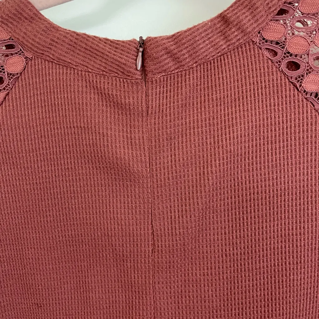 Knit Waffleweave Blouse Lace Sleeves Size L Deep Mauve Pullover Red Size L - Image 6