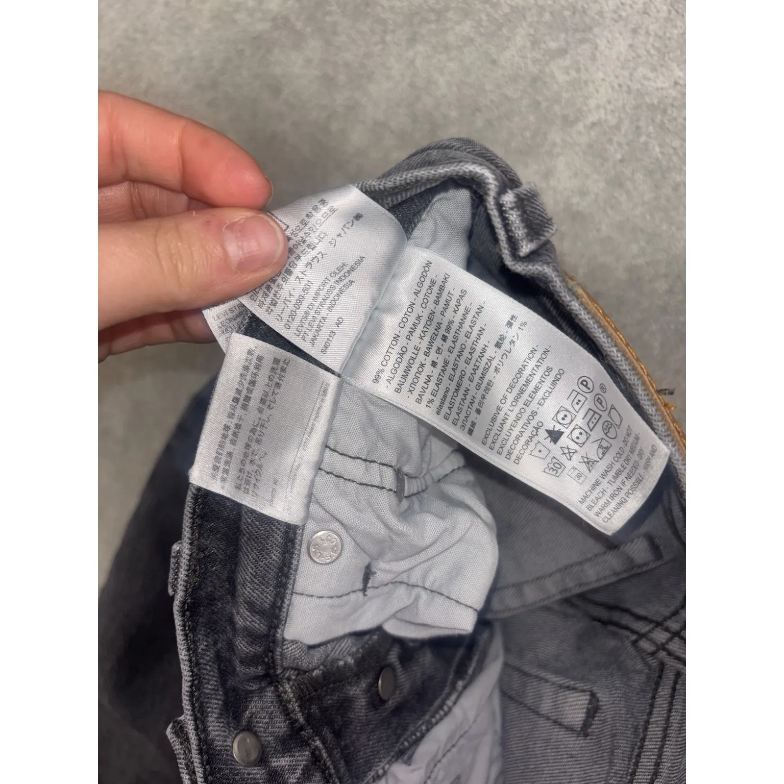 womens levis premium Denim black Gown At washed 501 jeans Size 26x26 Button Fly - Image 6