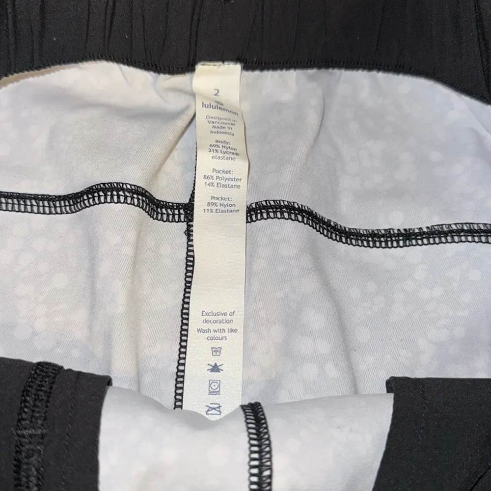 Lululemon On The Fly Short 2.5"
Chirasu Black size 2 - Image 4