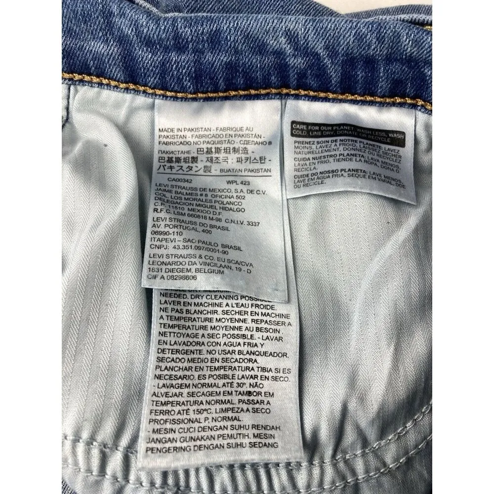 *Levi Strauss Boyfriend Jeans Women Size 32 Lt. Wash Blue Distressed Casual Pant - Image 7