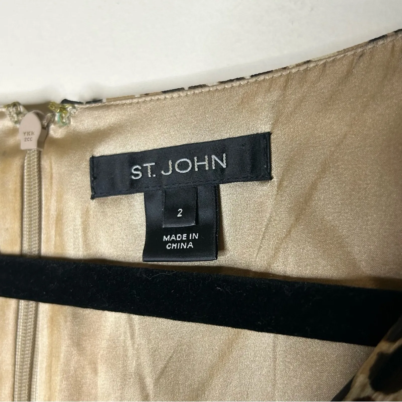 St. John Animal Print Sleeveless Tank Top Blouse 100% Silk Tan Cheetah Leopard - Image 4