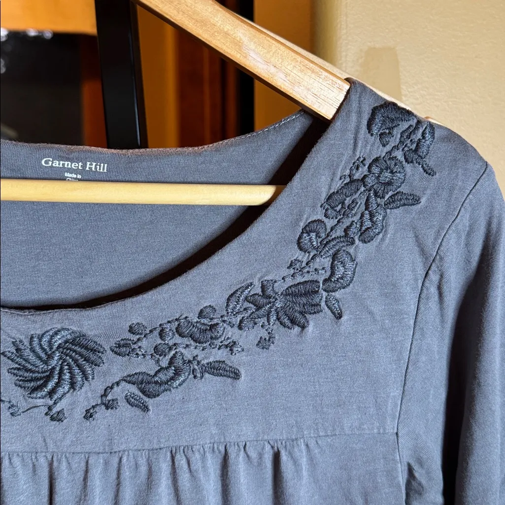 Garnet Hill Folkloric Embroidered Knit Top Charcoal Gray Size Small - Image 5
