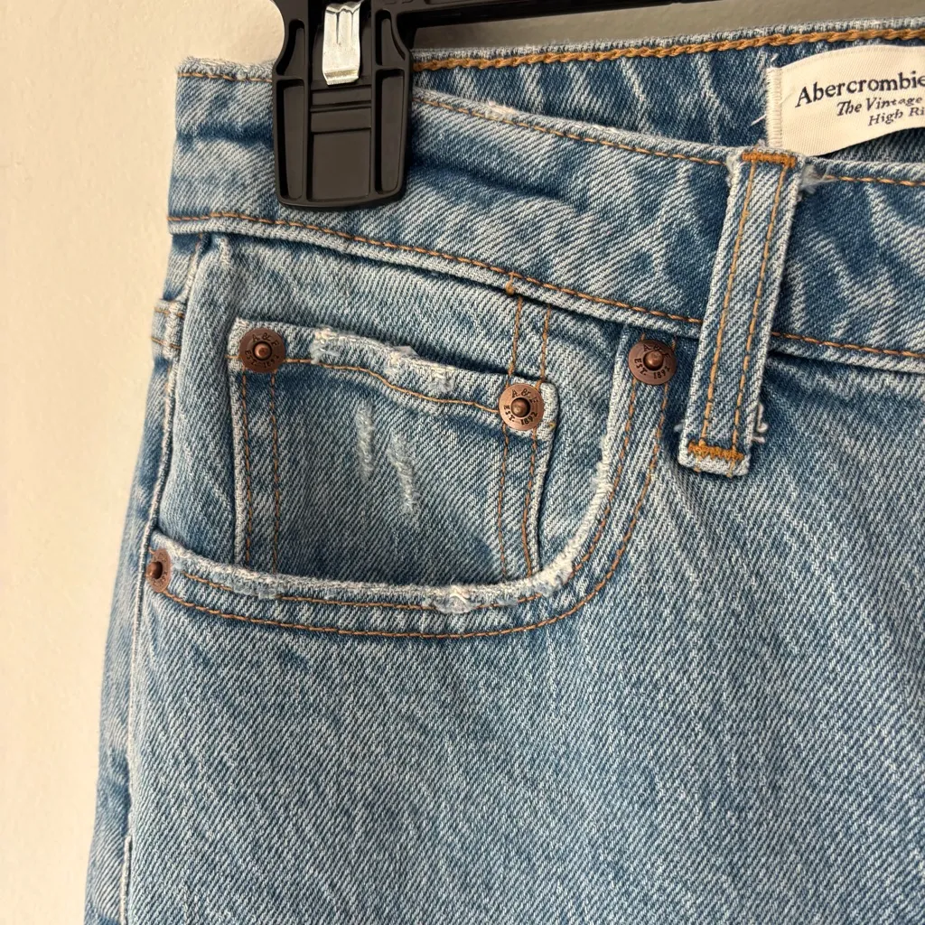 Abercrombie & Fitch The Vintage Flare High Rise Jean Light Wash Denim Curve Love - Image 4