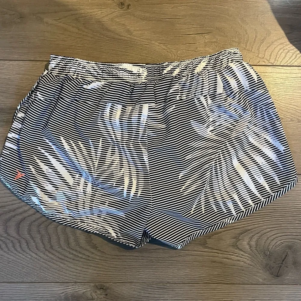 Old Navy Black and White Go-Dry Active Shorts - Image 2
