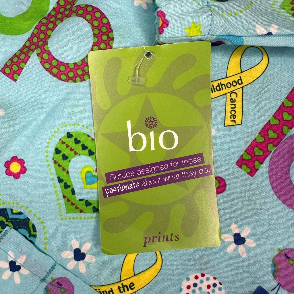 Bio Childhood Cancer Scrub Top in Light Blue Size Large NWT Love Hope Strength - Image 12