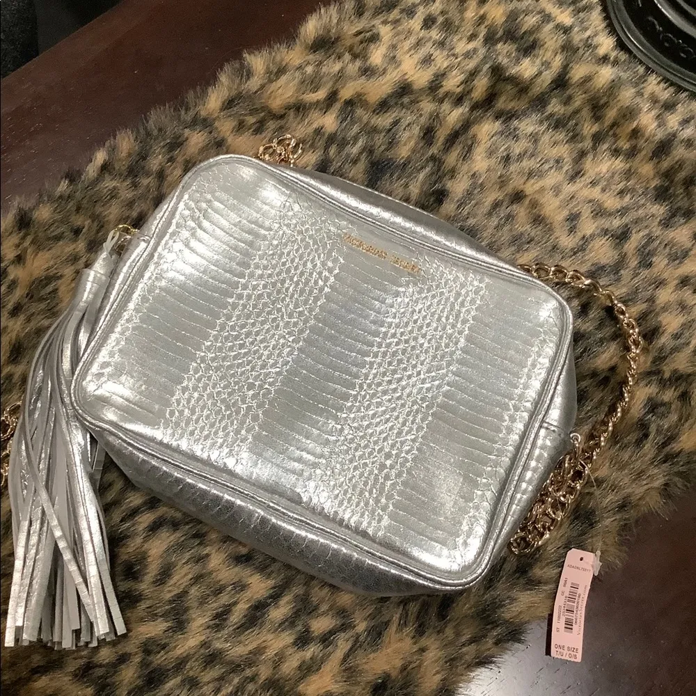 NWT VICTORIAS SECRET SILVER CROSSBODY - Image 7