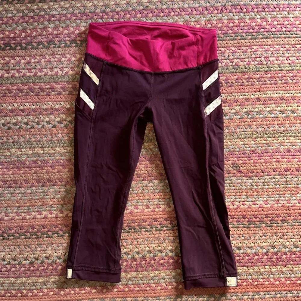 VTG LULULEMON MAROON RUNNING REFLECTIVE MESH CROP LEGGINGS - Image 2