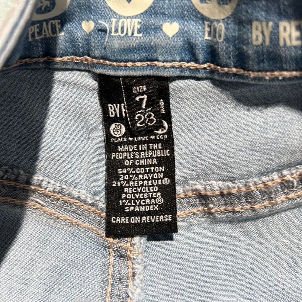 Rewash The Wedge Super High‎ Rose Frayed Jean Shorts - Image 6