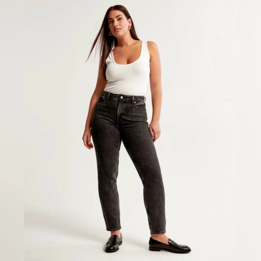 Abercrombie & Fitch High Rise Mom Jean Black Wash Size 35 - Image 2
