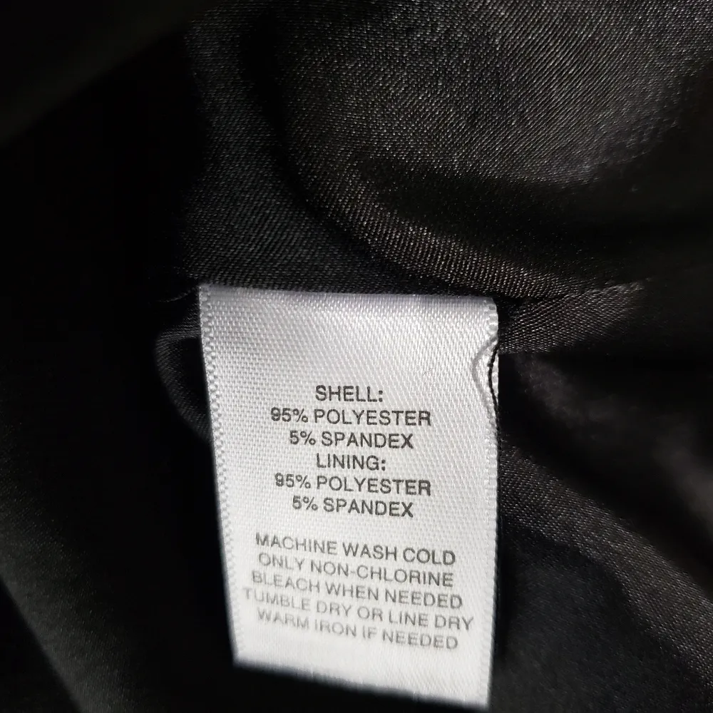 White House Black Market Ruffled Sleeveless Blouse - Image 7