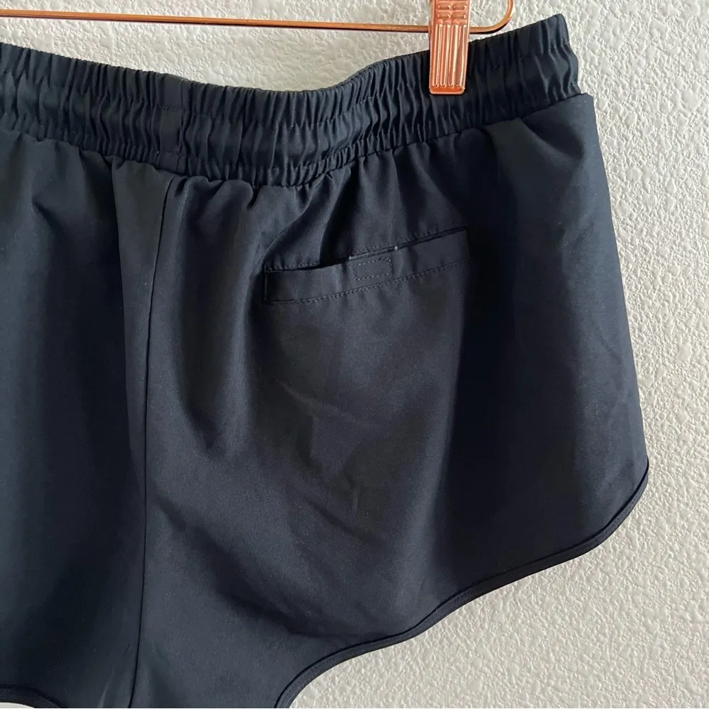 Fabletics Geometric Carrie Active Shorts Medium - Image 3