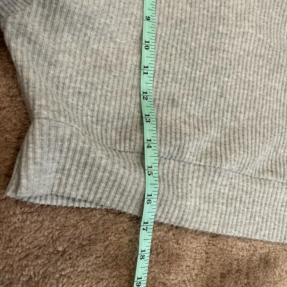 NWOT Alo Yoga Heather Grey Crop Ribbed Muse Hoodie - Image 6