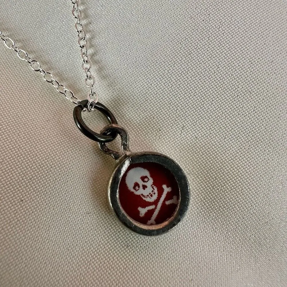 Skeleton rock star small pendant necklace - Image 9