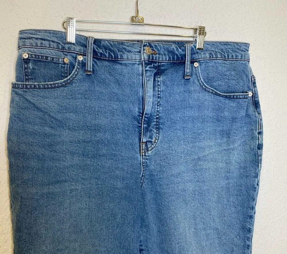 Madewell Medium Wash Denim Mom Jean EUC Sz 33 High Rise Crop Tapered Leg - Image 2