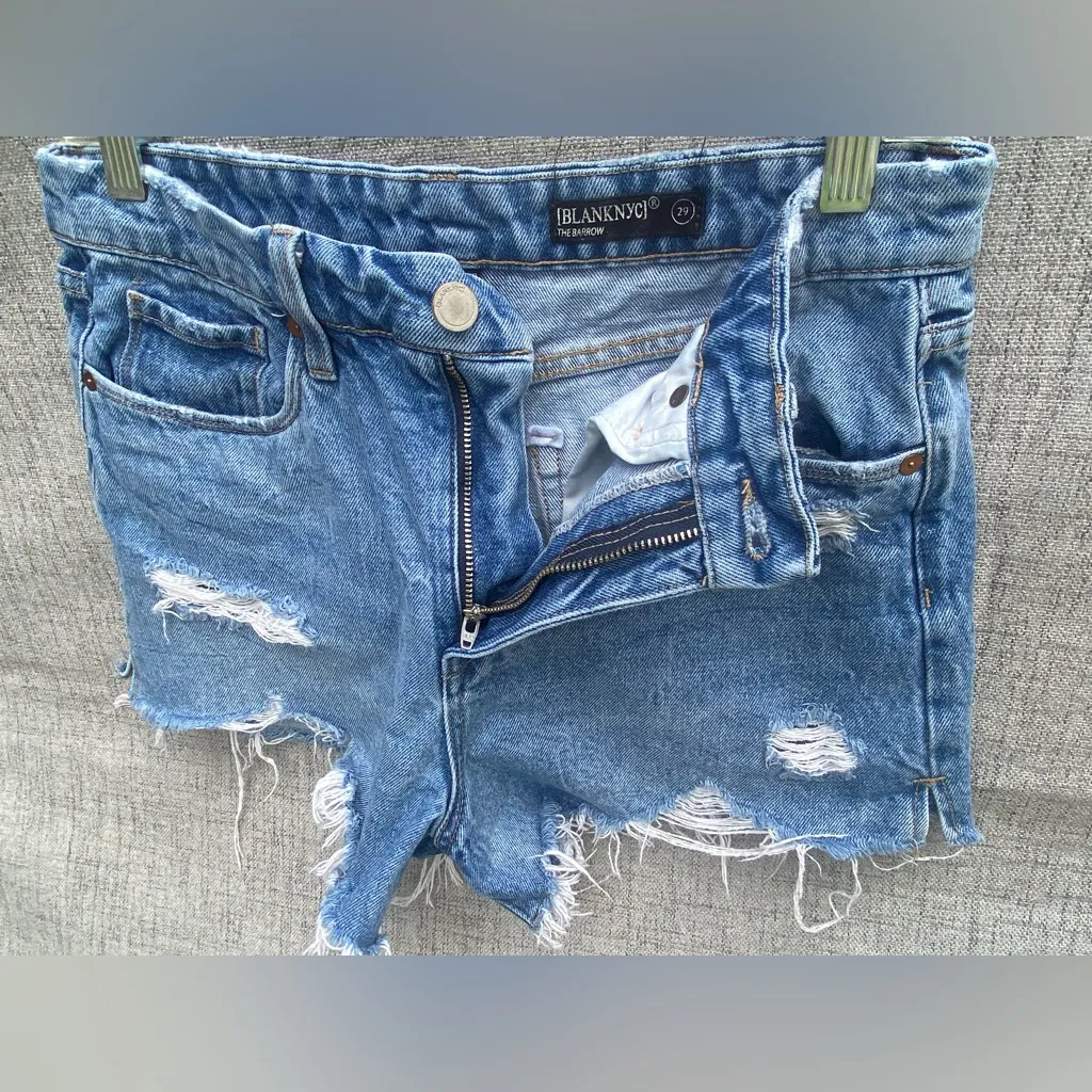 Size 29 BLANKNYC The Barrow distressed denim shorts high rise. #distresseddenim - Image 8