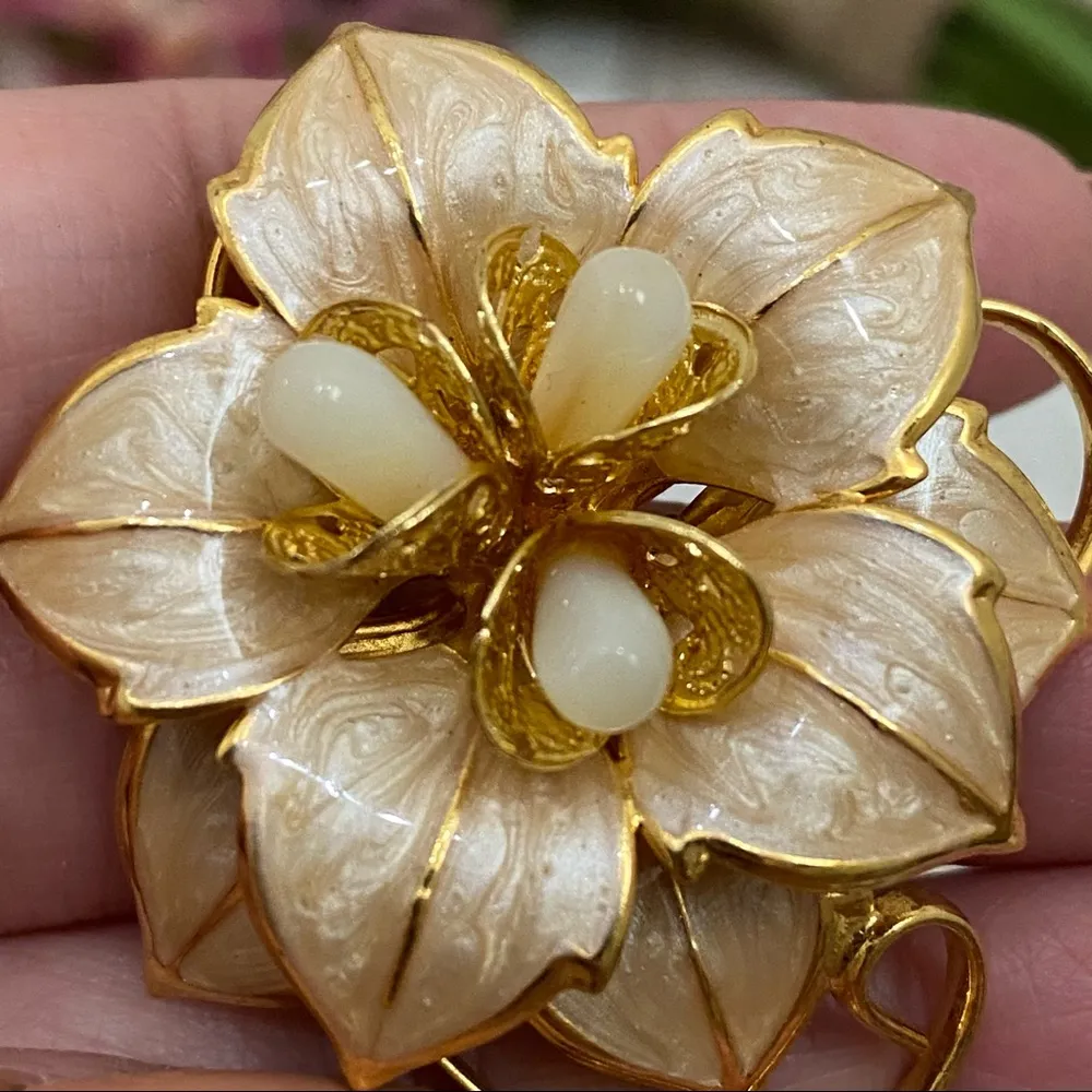 Vintage Unsigned 3D Flower Brooch - Image 3