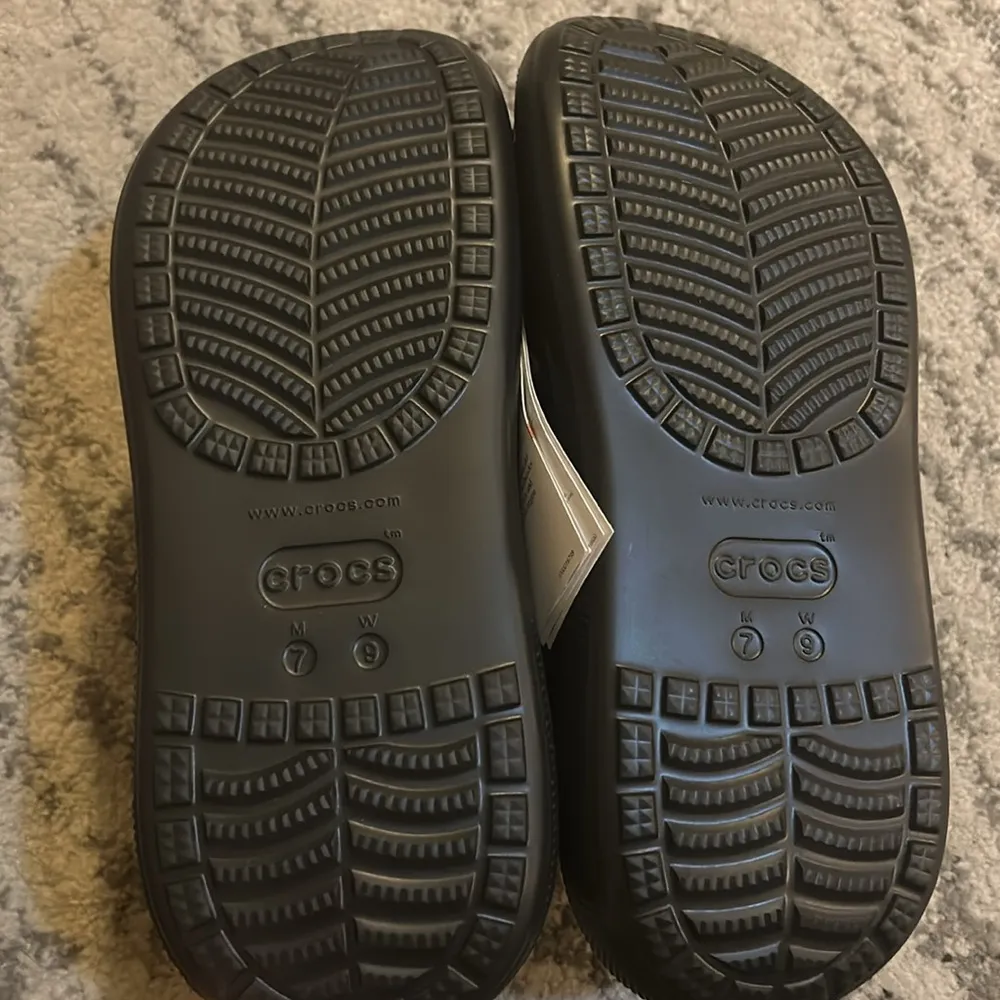 Crocs Crush Clog Black Men size 7/ Women Size 9 - Image 4