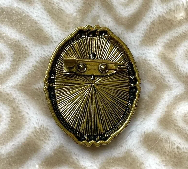 Brooch Pin Cameo Pink & Gold New - Image 2