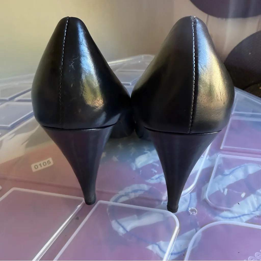 Coach Size 6M Elegant Classic Black Women's Pumps - Image 4