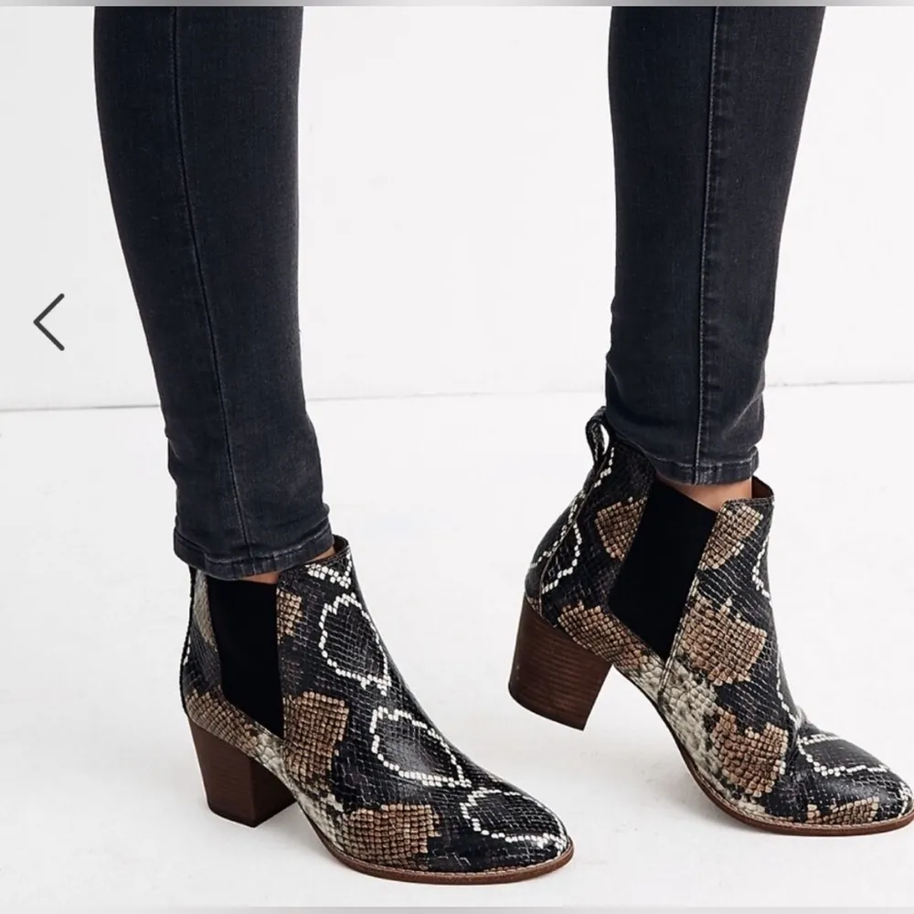 Madewell The Regan Boot in Snake Embossed Leather Ankle Boot  (AA184) Size 8.5 - Image 2