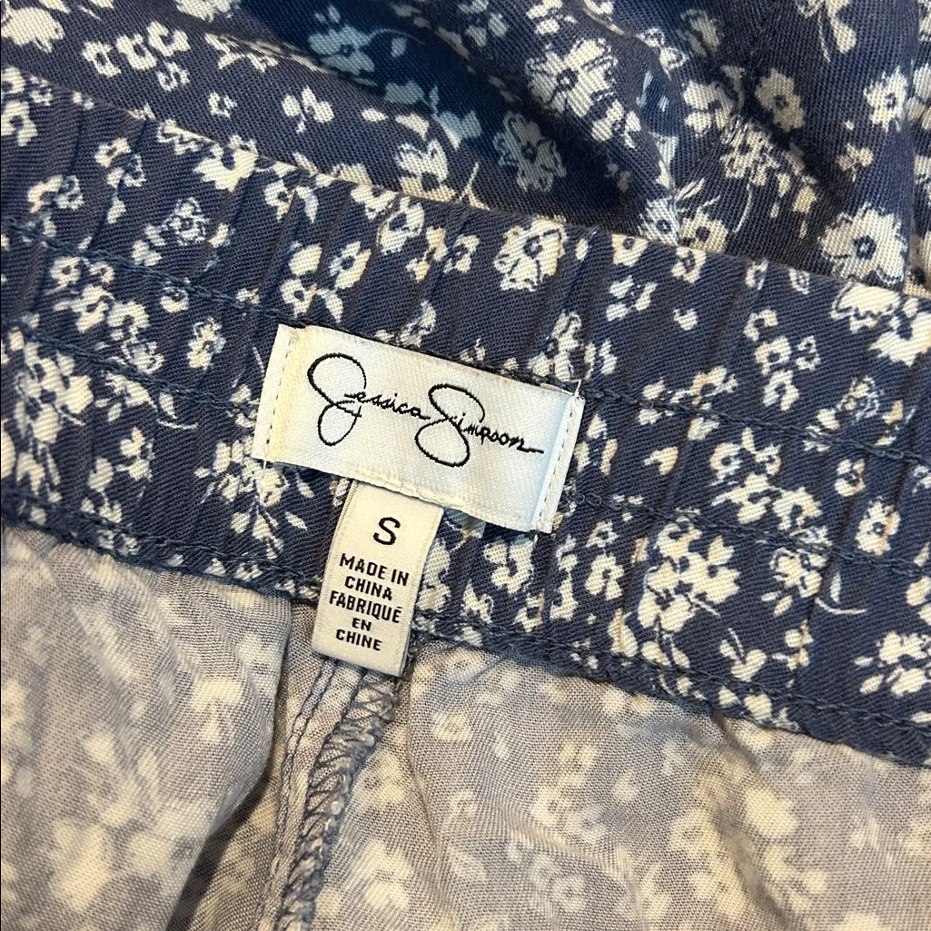 JESSICA SIMPSON blue and white floral pull on pants - Image 5