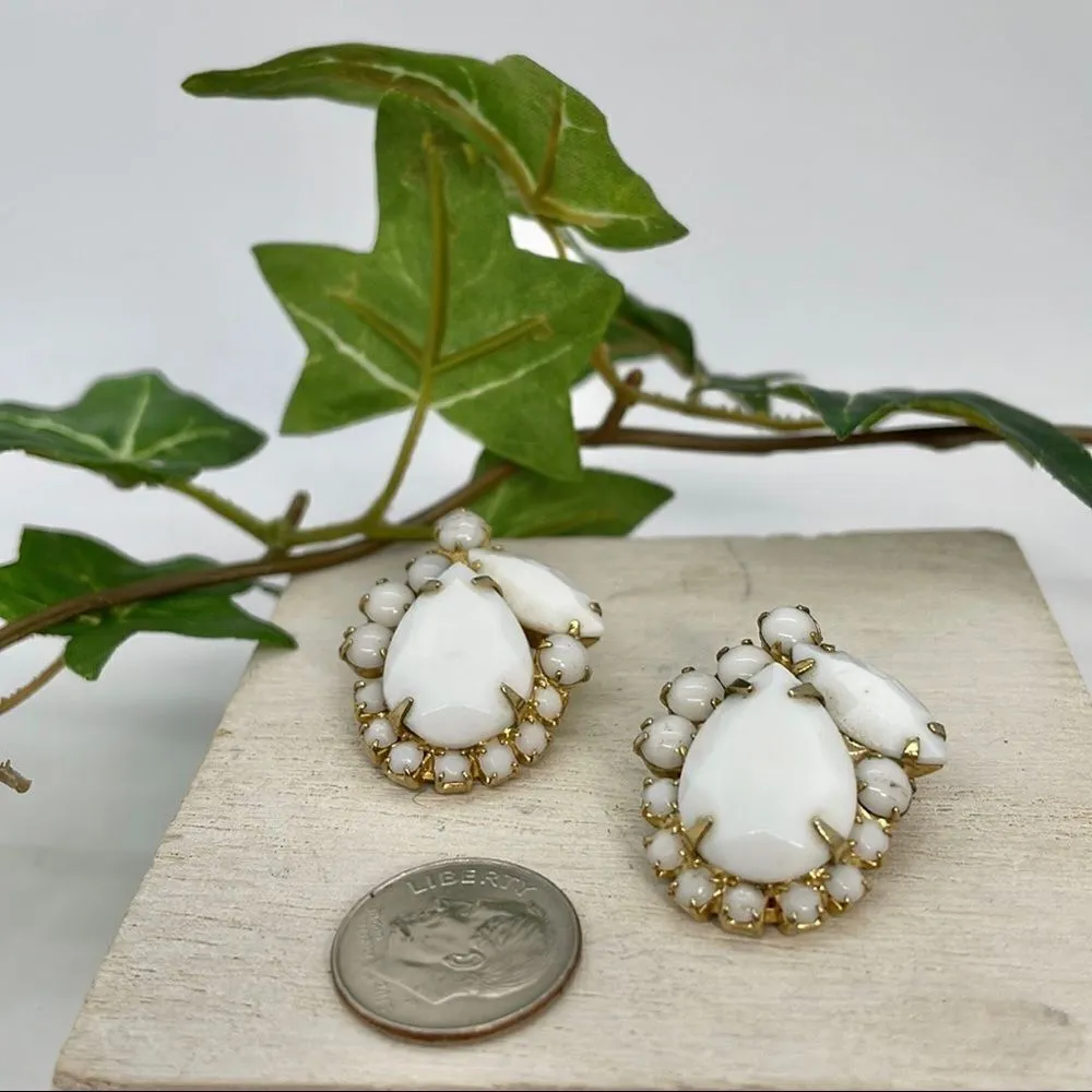 Vintage Prong Set Gils White Statement Clip Earrings Gold - Image 6