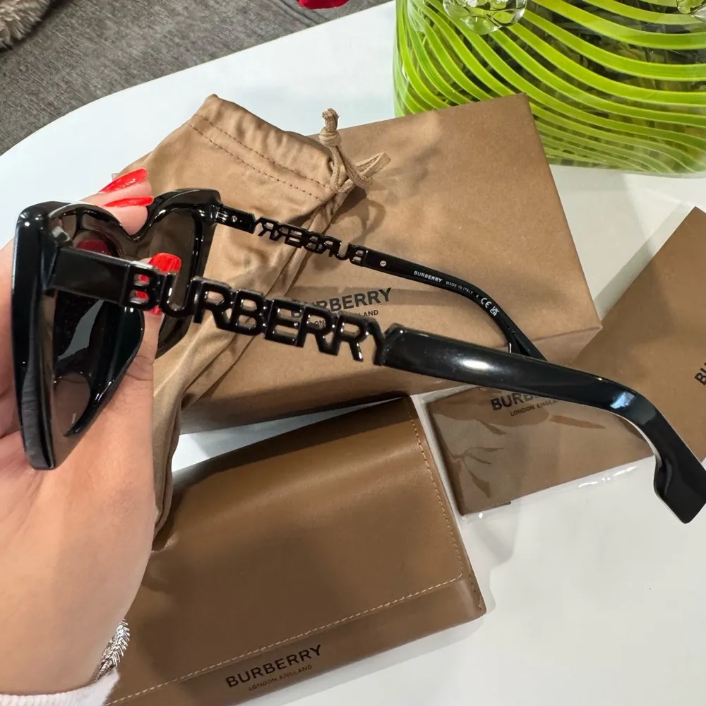 BURBERRY Marriane cat eye Black Sunglasses 🤍 - Image 9