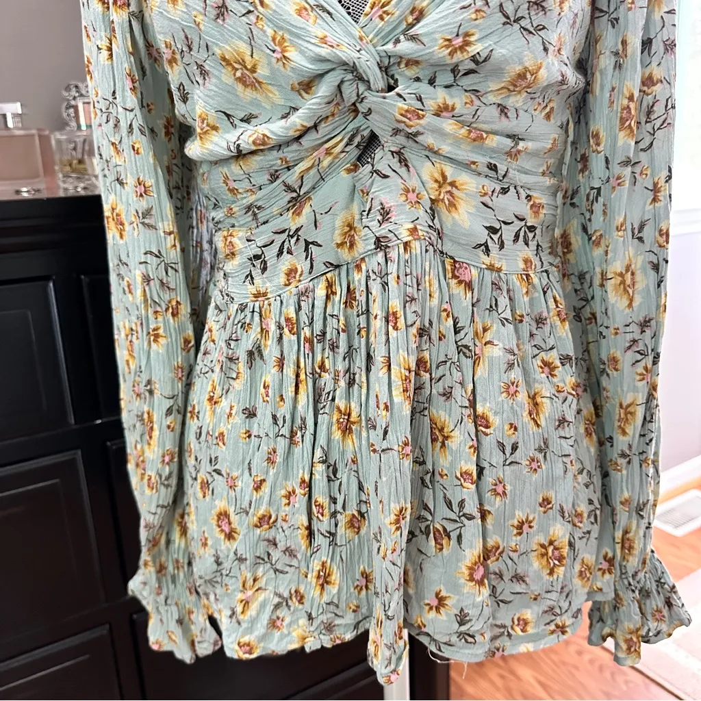 Angie Floral Sage Green Babydoll Long Sleeve Boho Smocked Peplum Top Size Small - Image 5