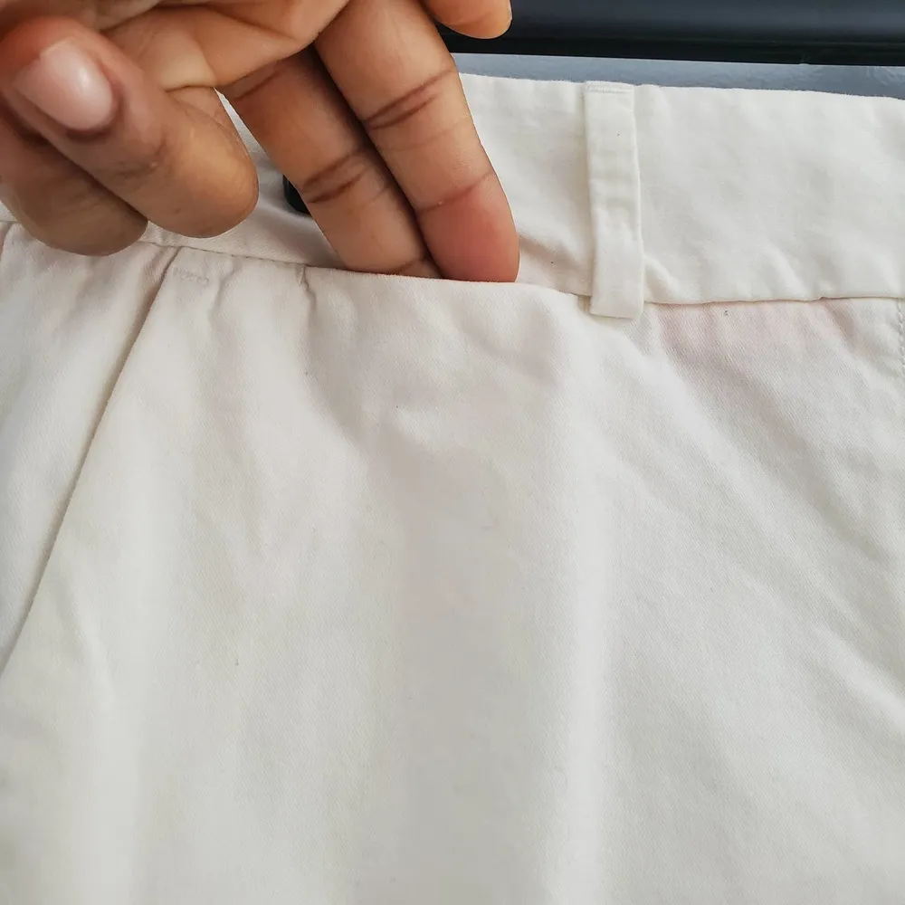 LOFT White Classic Pocketed Shorts 8 - Image 3