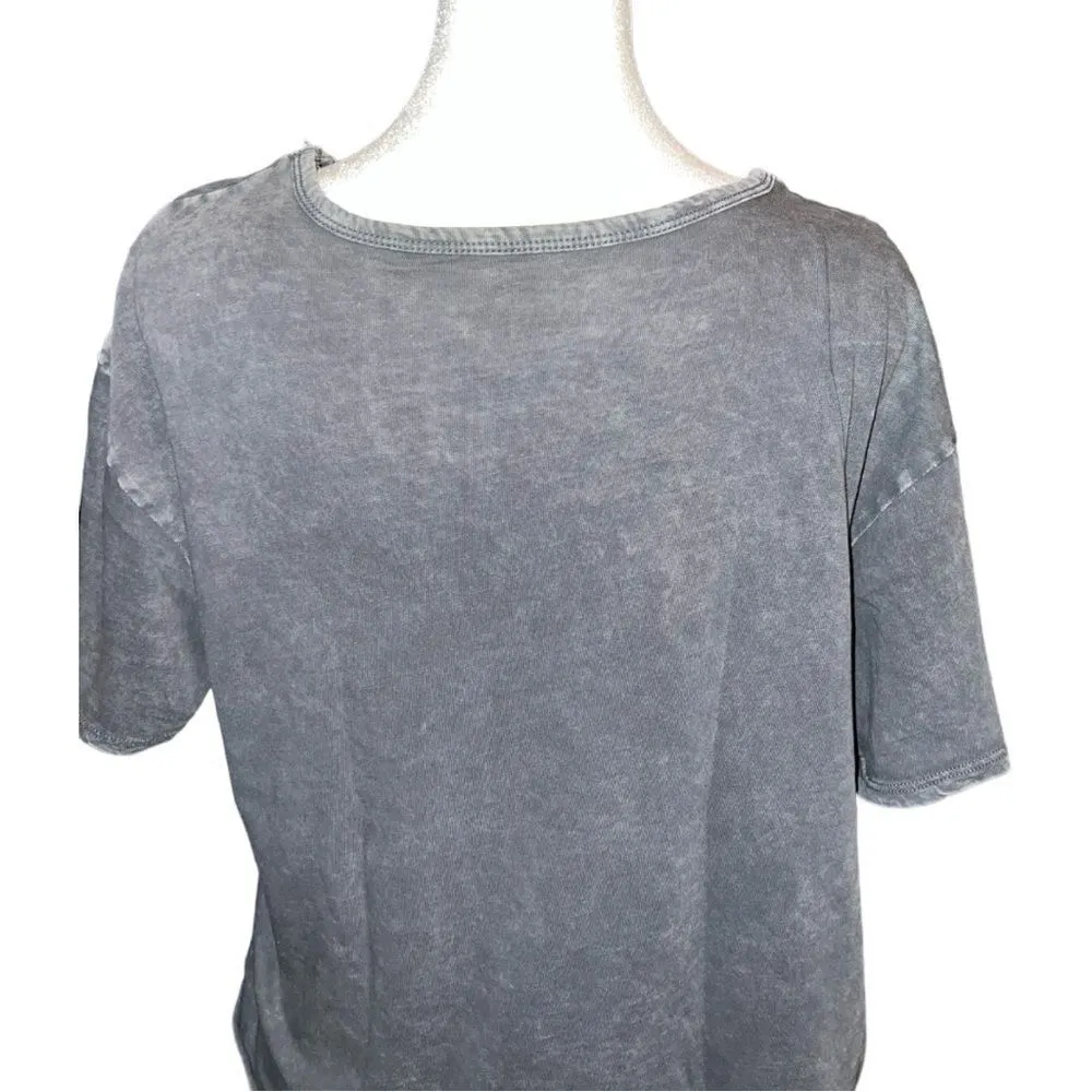 Gray cropped tee with graphic design! Size undefined - Image 5