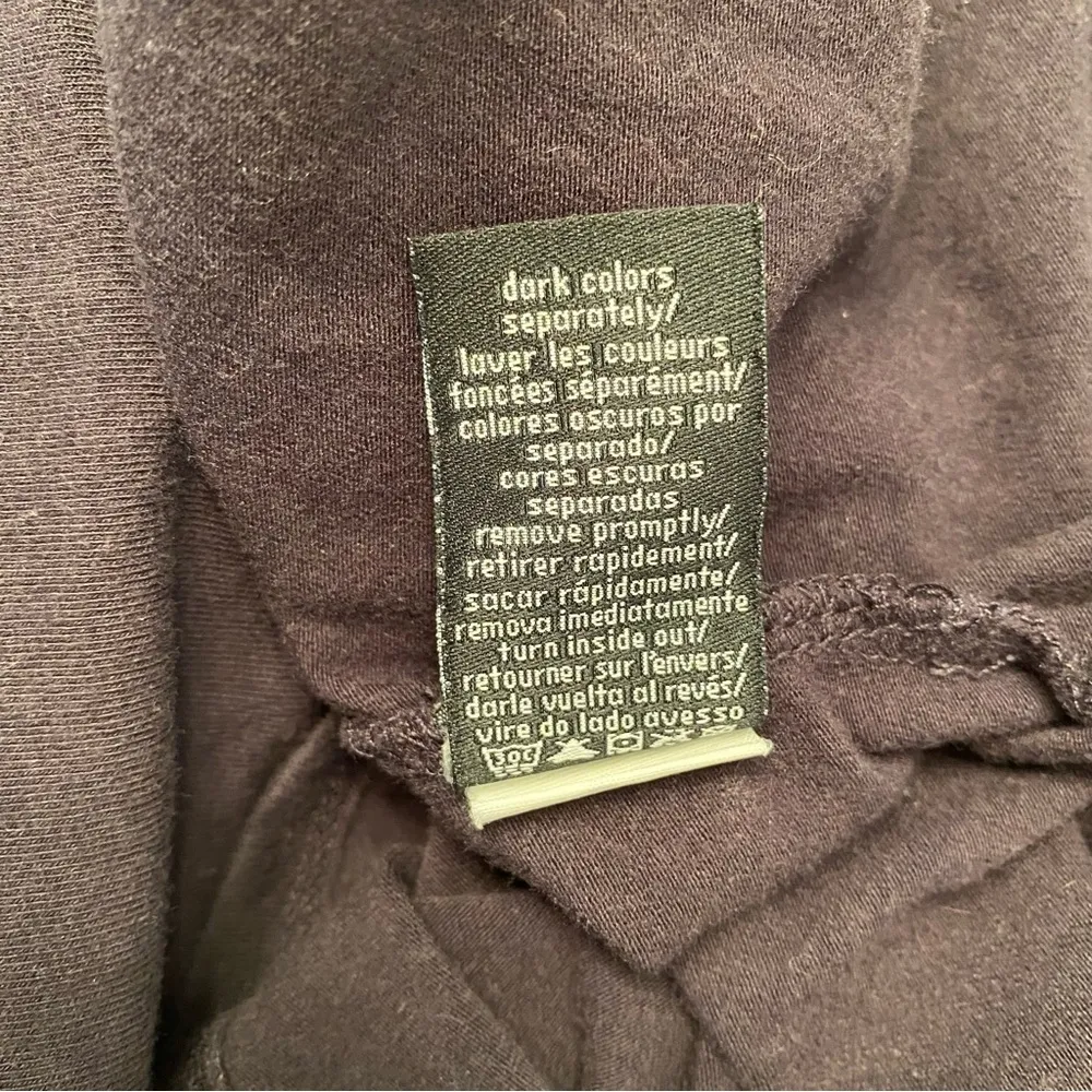 Calvin Klein Jeans|| Black short sleeve v-neck long top with gathered sides. - Image 8