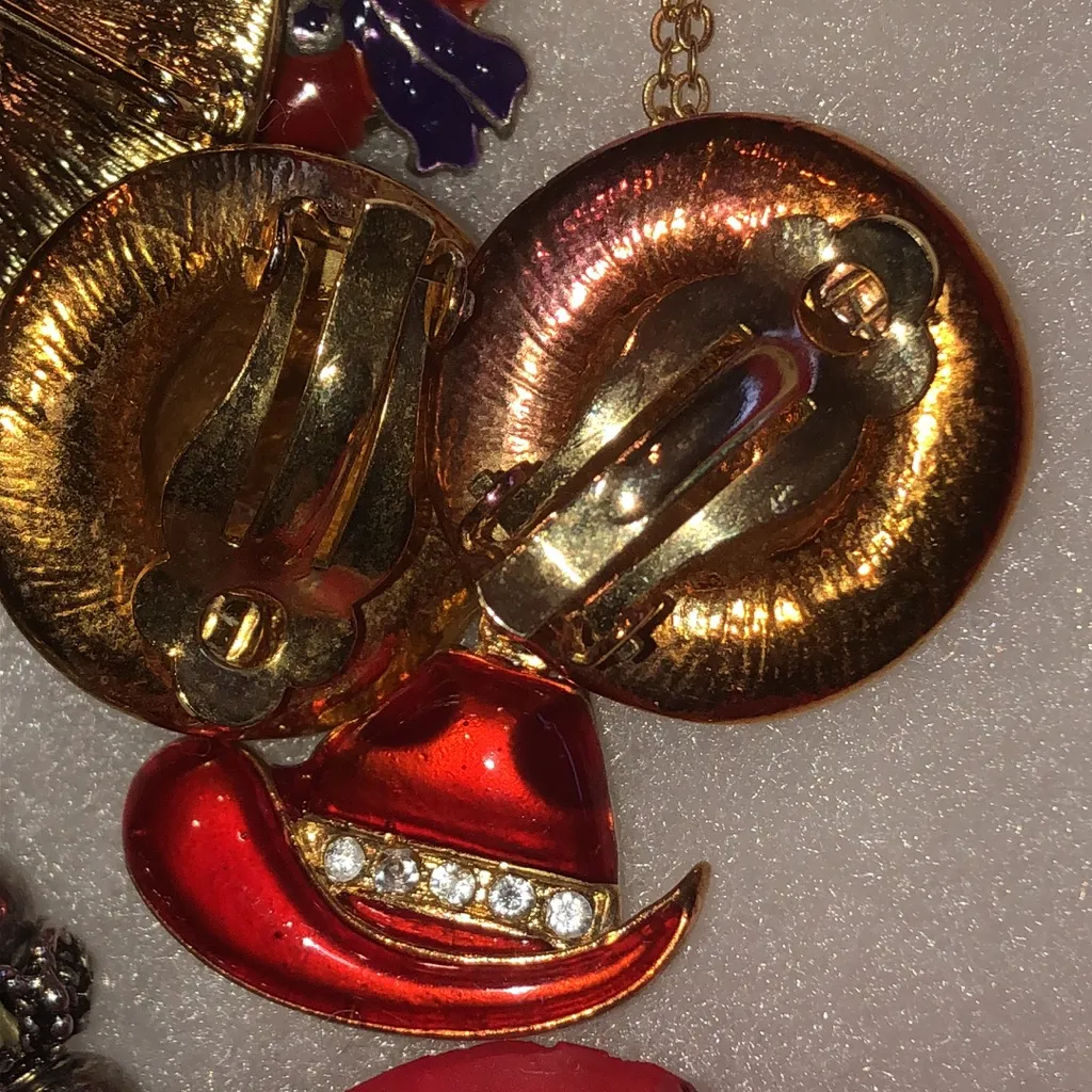 Red Hat Society Purple Gold Tone Jewelry and Decor Set - Image 9