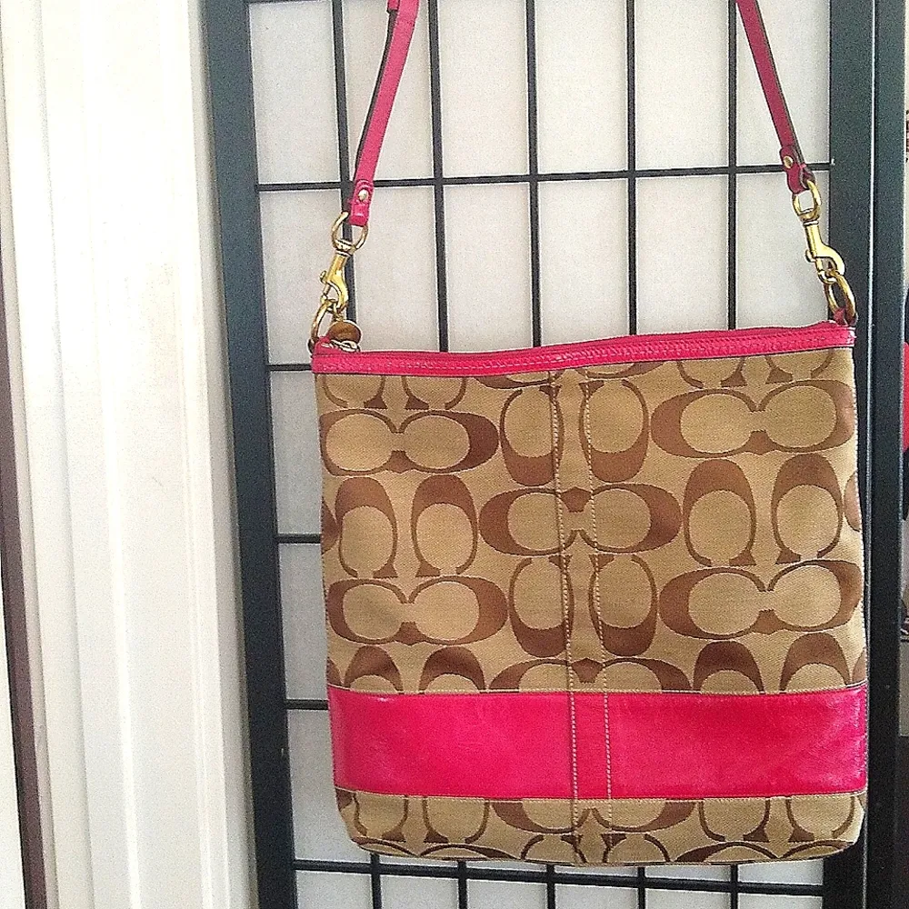 Coach raspberry / Tan Signature Shoulder Bag - Image 3