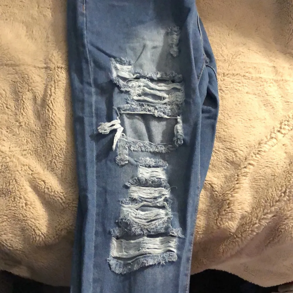 NWT Sheilay Ripped Jeans, size XL - Image 4