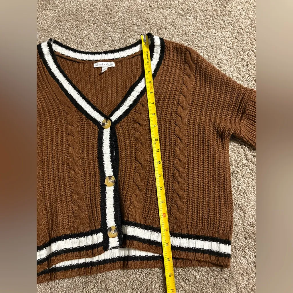 (Derek Heart) Cable Knit Button Up Striped Cardigan Cropped Sweater: Size Medium - Image 6