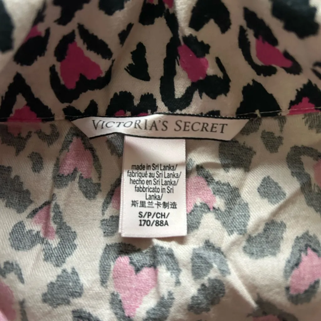 Victoria's Secret Pink and Black Leopard Heart Print Pajama Set - Image 4