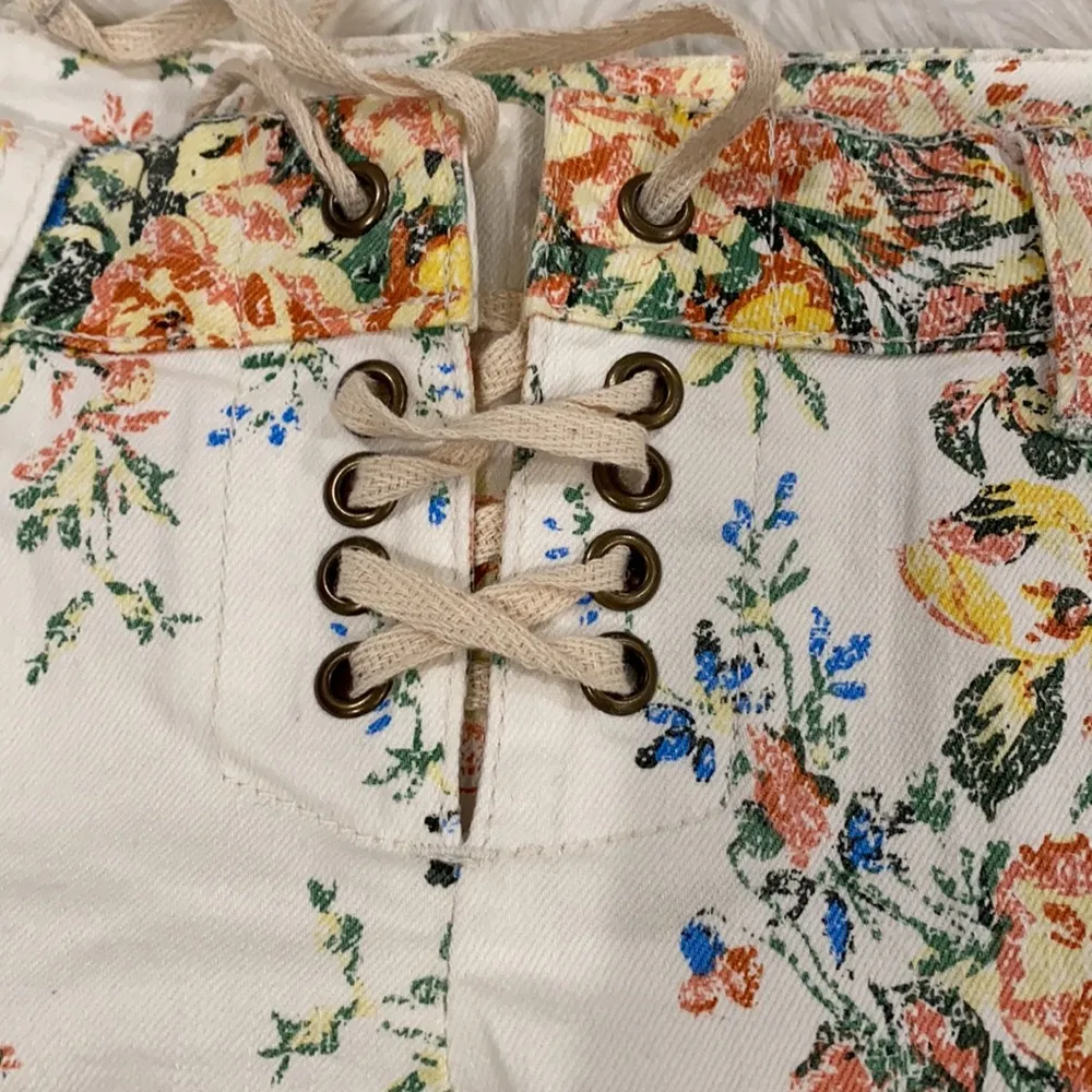 Billabong Lite Hearted Floral Lace Up Shorts - Image 8