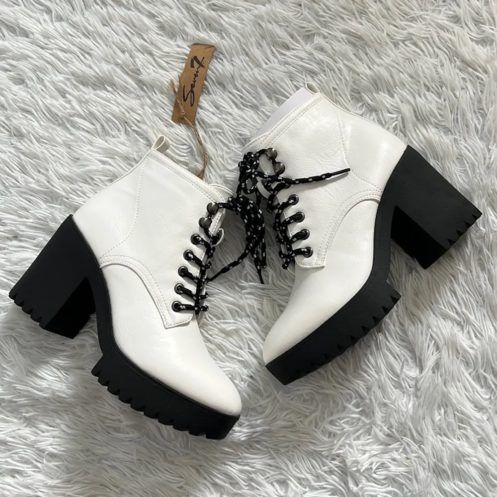 SEVEN7 FOOTWEAR Women’s Flatiron Boot in white size 7 NWOB - Image 2