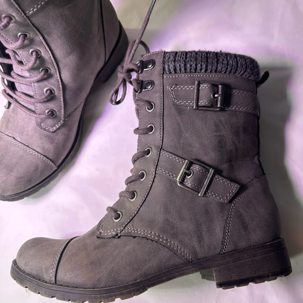 Stylish Gray Combat Boots for Women Size 6.5 - Image 8