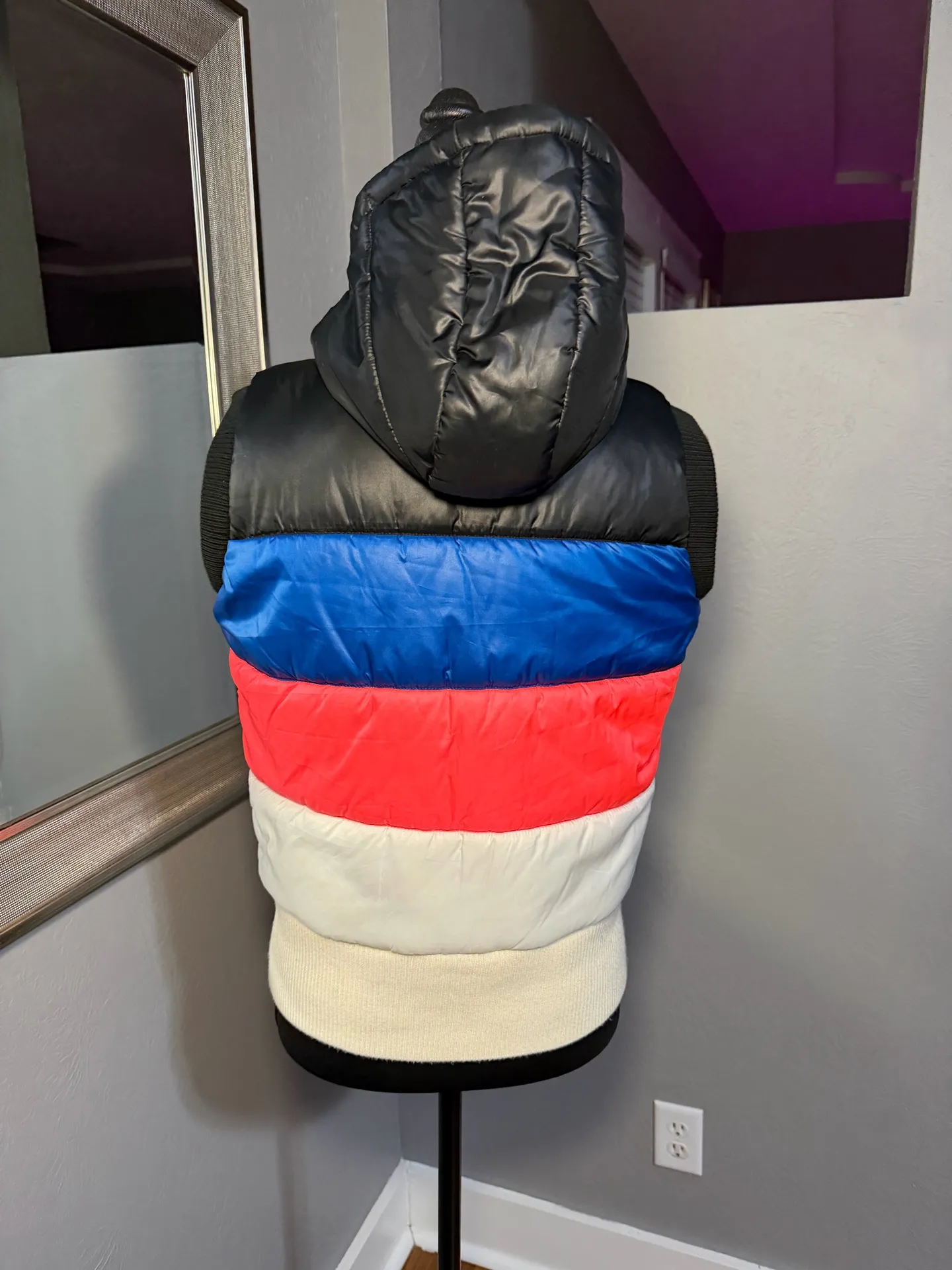 Adidas Originals women's Colorado Y2K Colorblock Puffer Vest Medium (90).  - Image 3