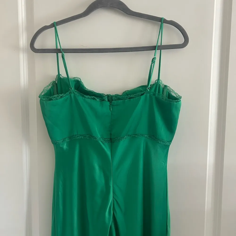 ASTR  Vibrant Green Satin Dress - Image 5