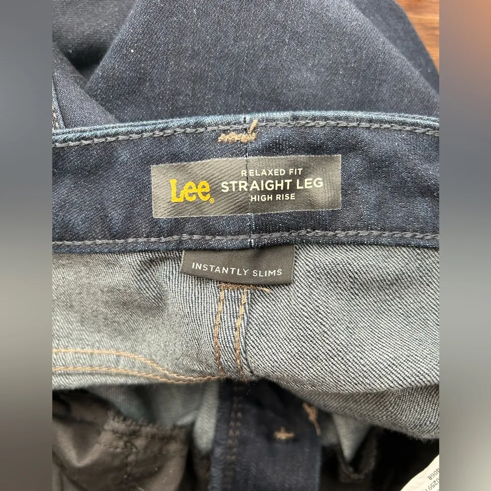 Lee dark wash straight leg jeans size 10 - Image 4