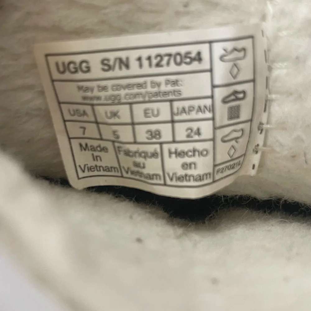 UGG  Women's Classic Clear Mini Pixelate Boots - Image 6