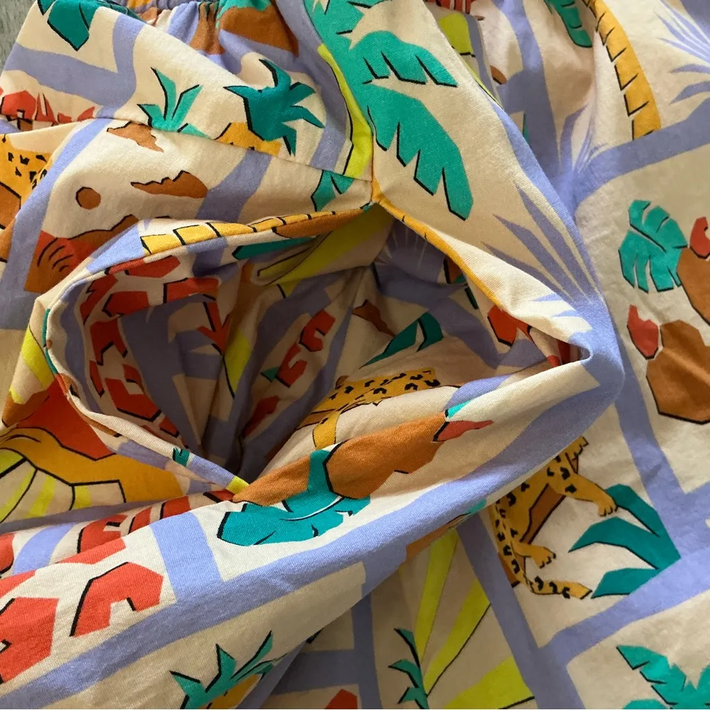 Farm Rio  patch-print shorts size large with pockets - Image 9