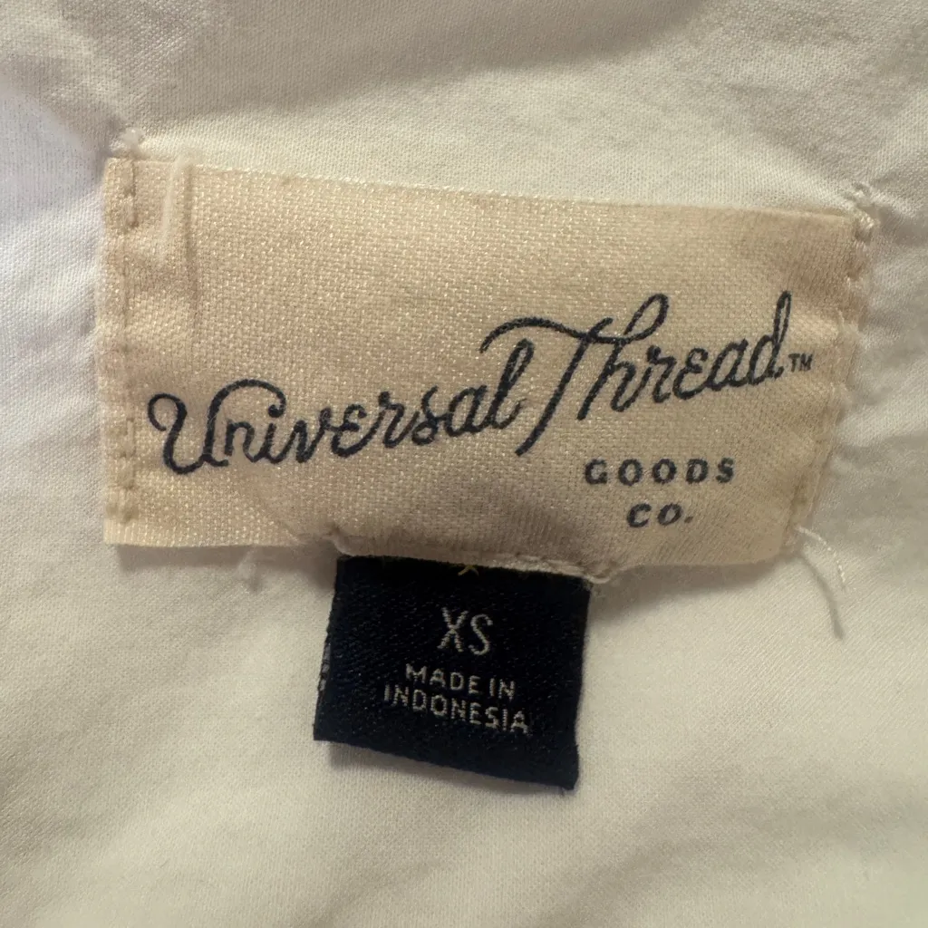 Universal Thread White Crop Top  Button-Down Shirt - Image 3