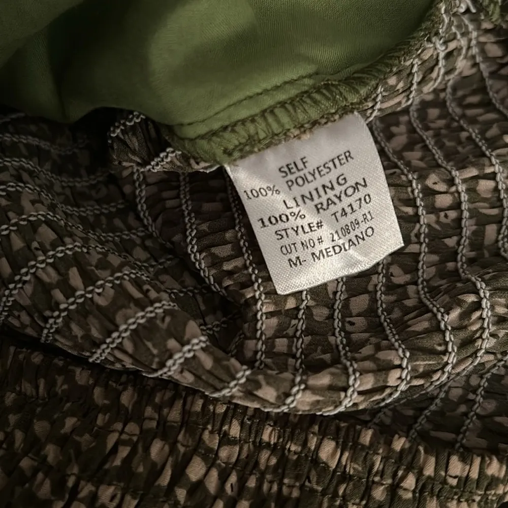 Green Print Smocked Going out Top, Medium NWOT - Image 7