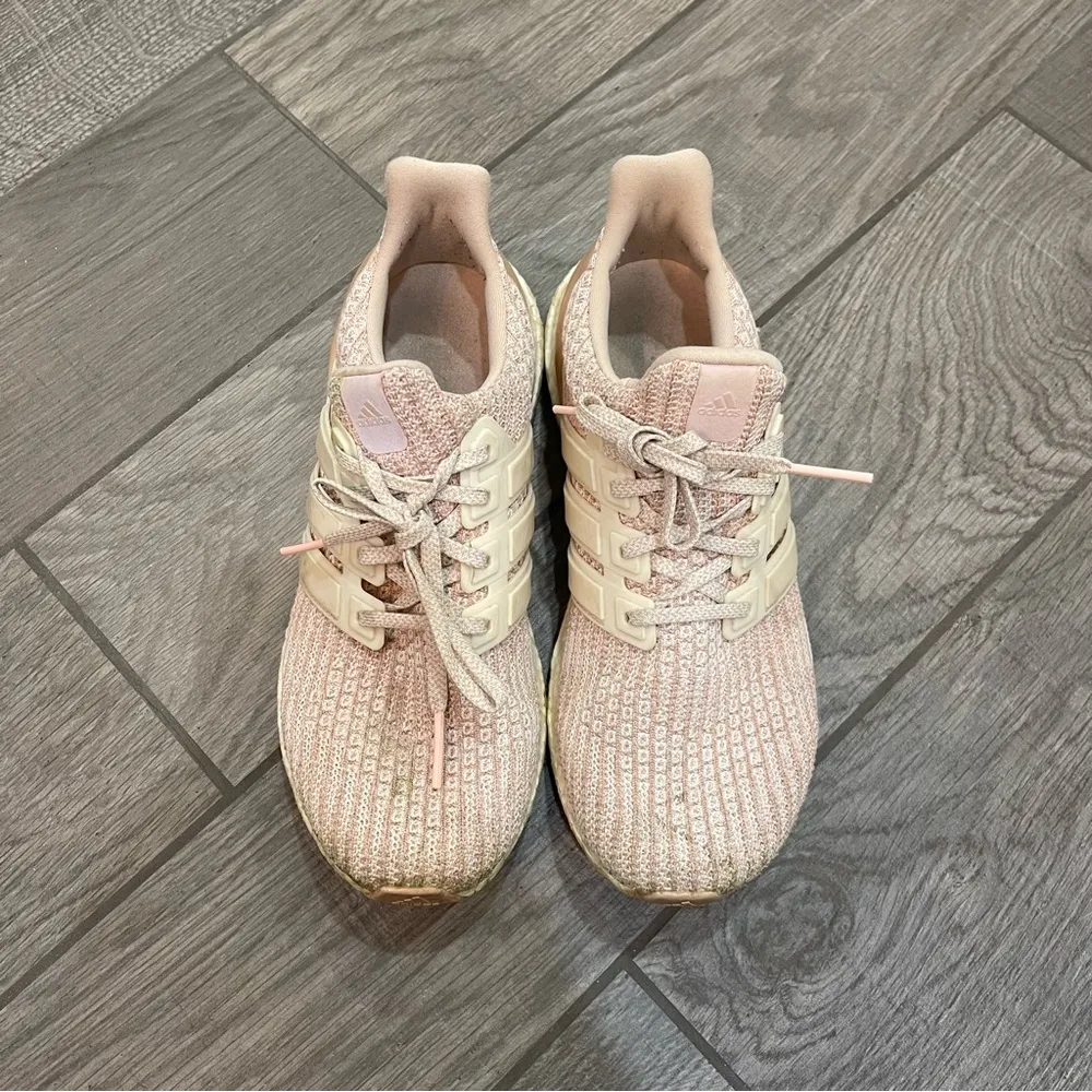 UltraBoost 4.0 Ash Pearl Sneakers - Image 3