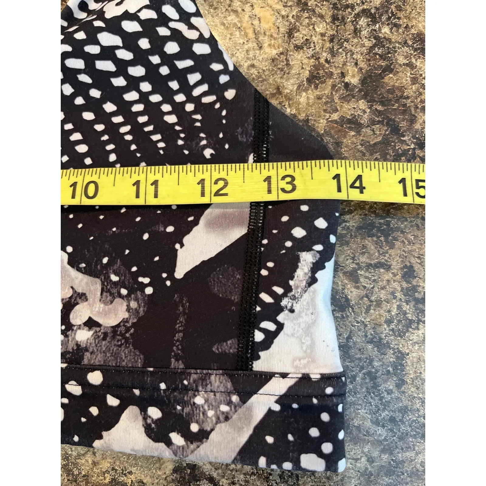 Lululemon‎ Size 8 All Sport Bra III Static Mist White Black Pattern Criss Cross - Image 6